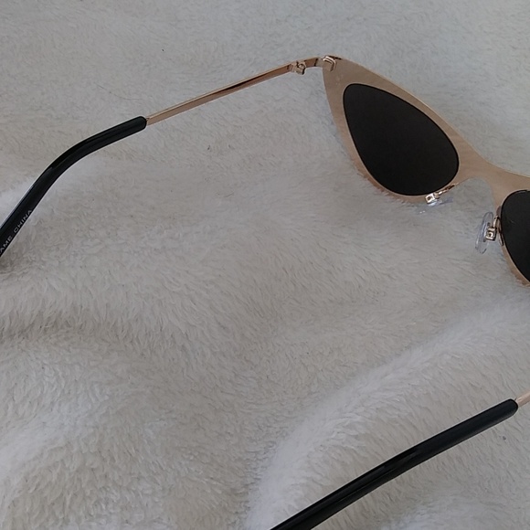 Breakfast at Tiffany's" Sunglasses - Picture 8 of 10